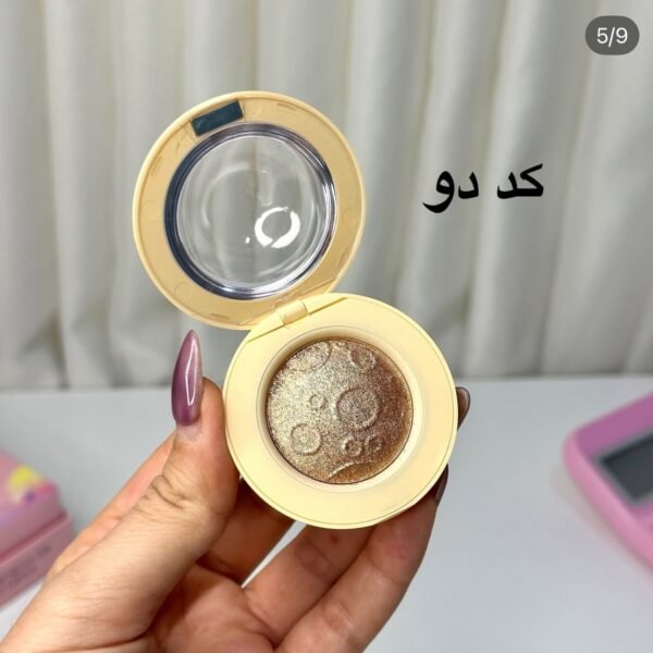 Huda Moji highlighter